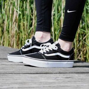 Vans women’s ward platform sneaker 8 black